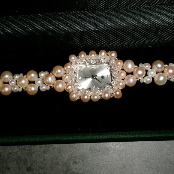 Accessories - NWOT Vintage Faux Peach and Cream Pearl Ladies Dress Watch with Case